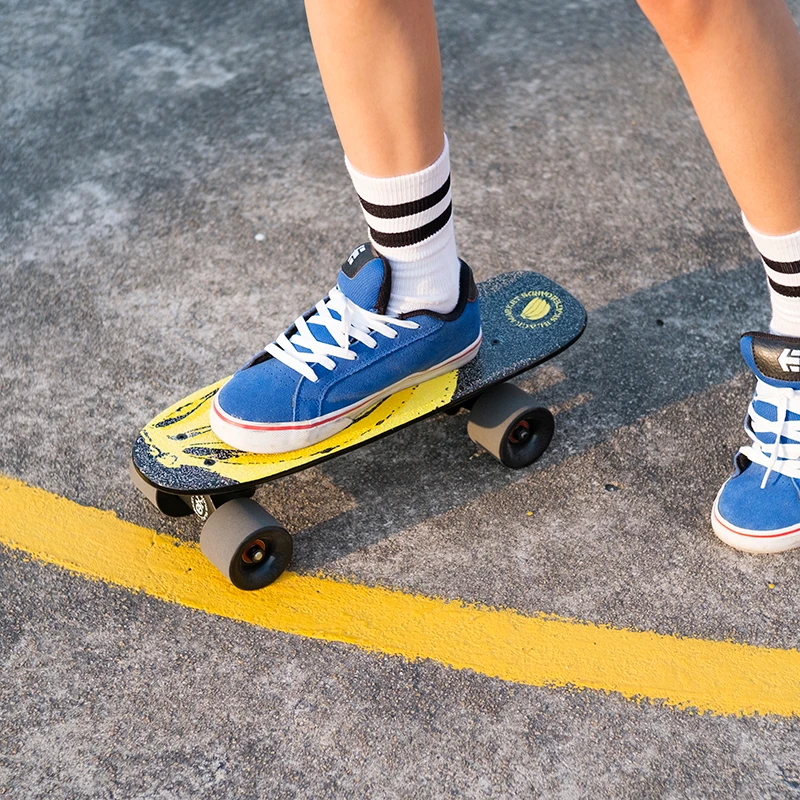 Мини клен маленькая рыбка пластина четыре колеса крейсер скейтборд щетка