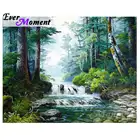 Алмазная вышивка с изображением водопада и леса