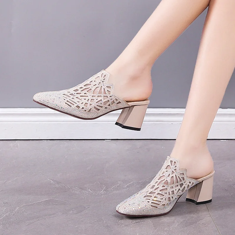 Черные женские шлепанцы на толстом каблуке сезон весна-лето кожаные сабо с