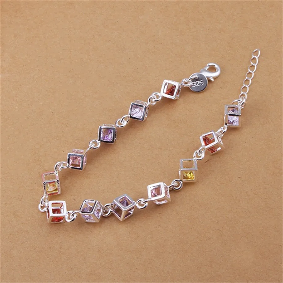 Красивые браслеты серебряного цвета с кристаллами Новое поступление