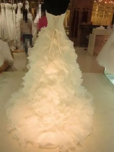 Пышные свадебные платья из органзы без рукавов с оборками | Свадьбы и торжества