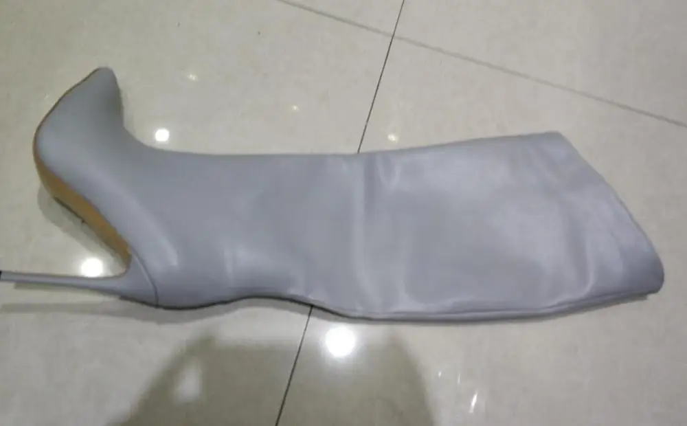 light grey Блестящие кожаные женские сапоги до колена; Дизайнерская обувь на высоком каблуке; цвет черный, золотой; пикантные ботфорты для подиума; - Цвет: light grey