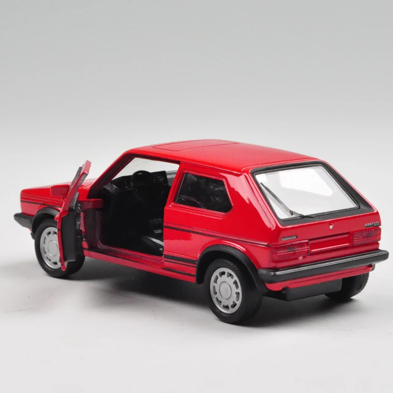 Красная модель автомобиля VW 1983 GOLF GTI 1:36 модели игрушек из сплава литый под