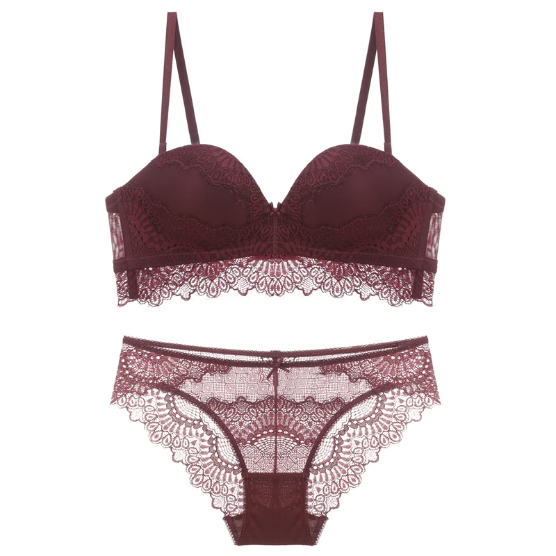 Комплект кружевного нижнего белья с пуш ап бюстгальтером и трусиками средней