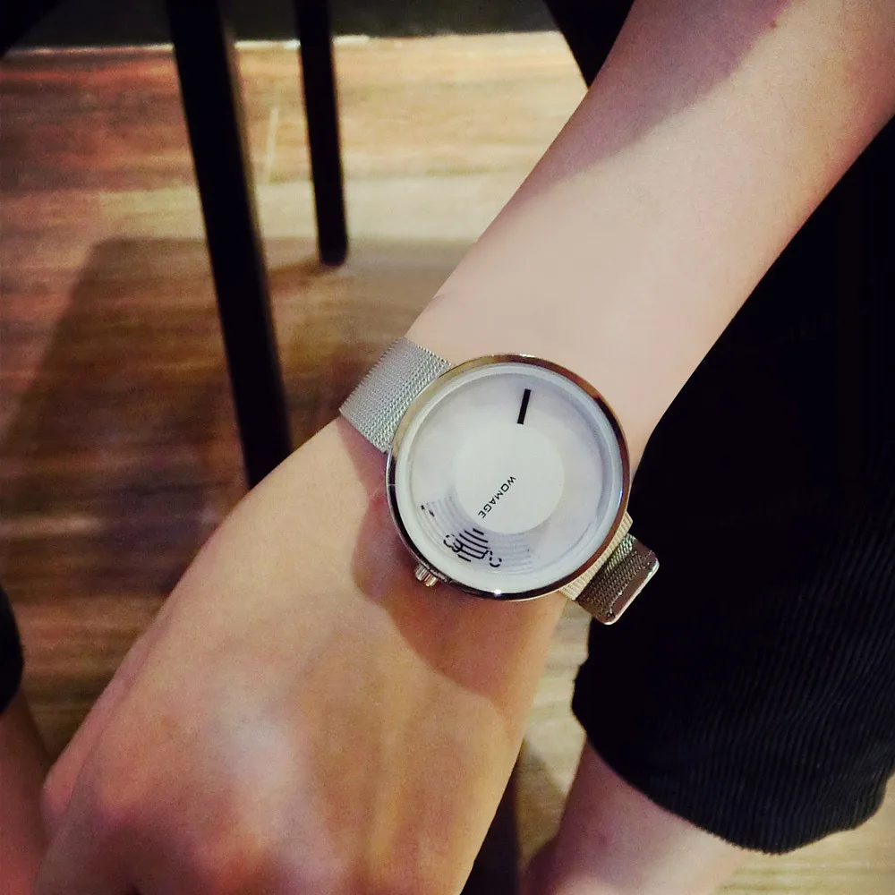 Новая концепция креативной пары для мужчин и женщин простой тренд отдыха новые