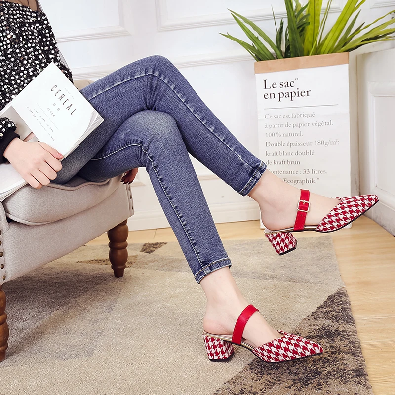 Женские шлепанцы с острым носком женские без застежки пряжкой летние лоферы