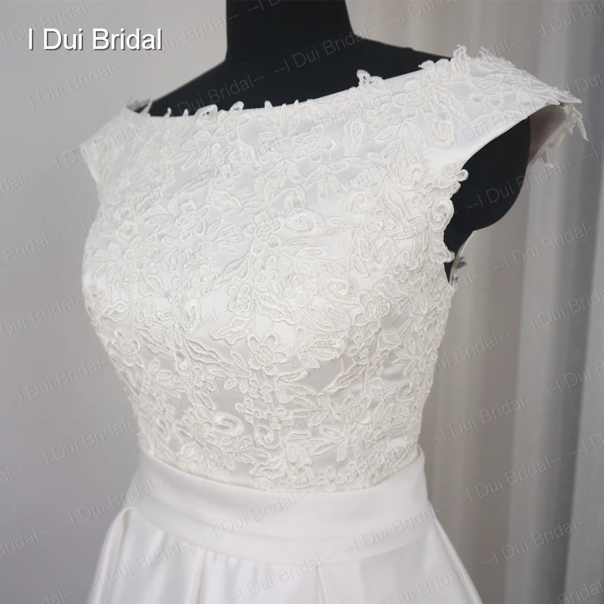Атласное свадебное платье А силуэта с открытыми плечами и кружевом|bridal gown|lace bridal