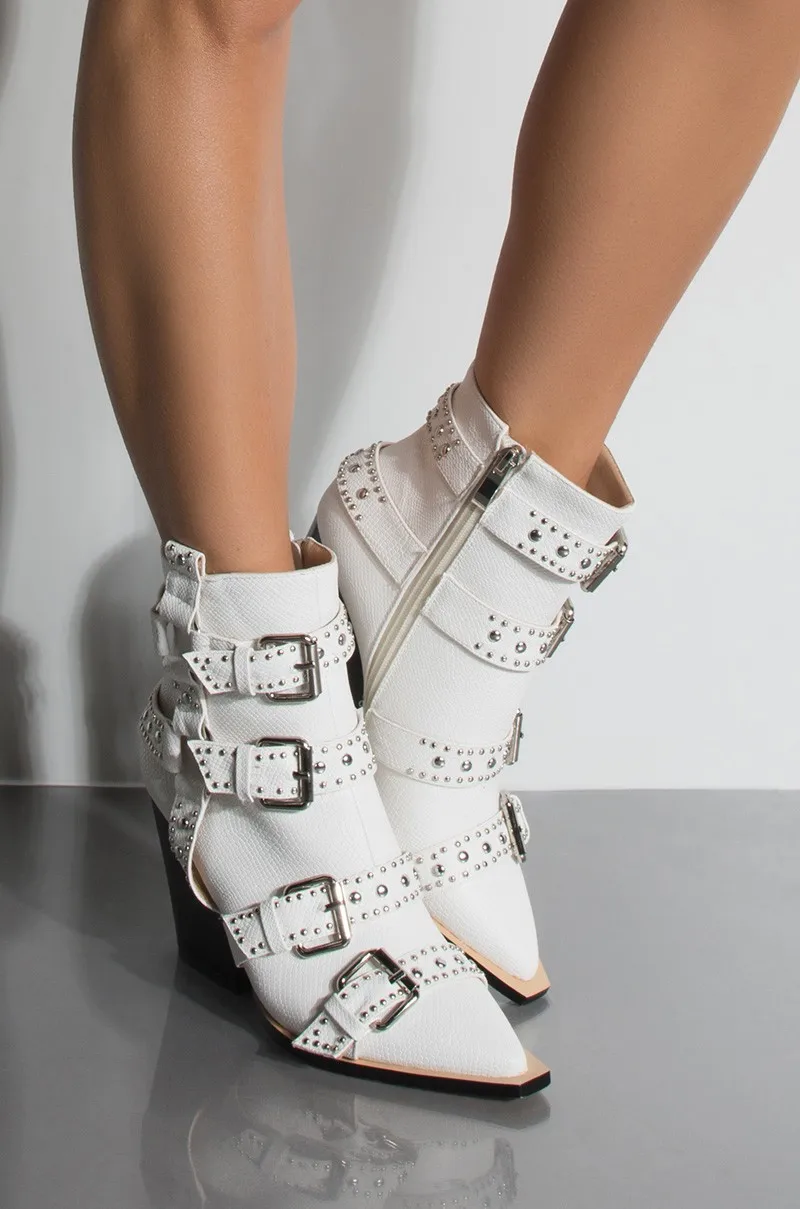 Черная кожа с пряжкой на шнуровке Ботильоны для женщин острым носком не