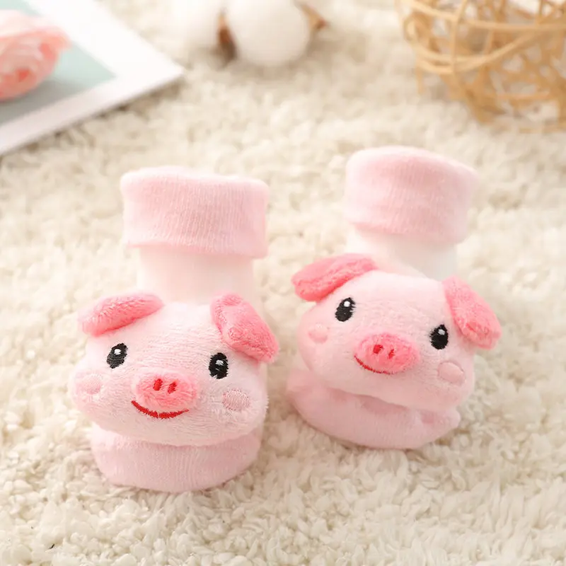 pig with bell Носки для малышей; нескользящие хлопковые носки-тапочки с изображением куклы из мультфильма с колокольчиками; мягкие Милые сапожки для маленьких девочек и мальчиков - Цвет: pig with bell