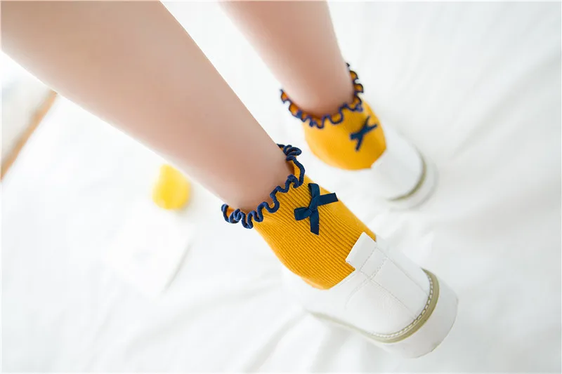 Летние забавные короткие носки из хлопка с бантом из ленты на пятке; Chaussette; женские короткие носки; цвет белый, желтый, красный, винный