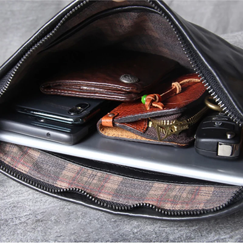 AETOO Simple Retro head cowhide large capacity hand bag leather casual envelope |