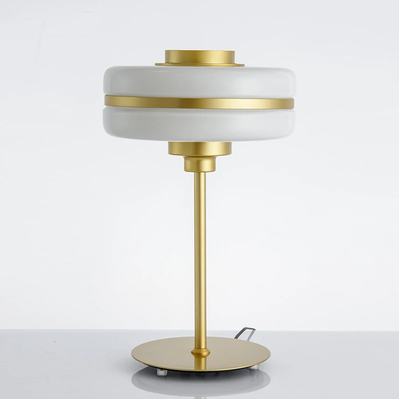 Стеклянная лампа в стиле пост модерн с белыми шариками скандинавский