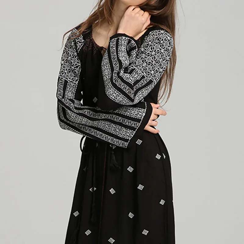 

Summer new Bohemian tourist holiday island tassel V collar national wind totem embroidery loose temperament dress