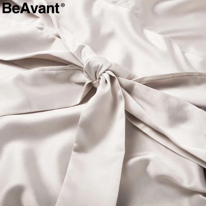 Женское атласное платье с рюшами BeAvant асимметричное короткое длинным рукавом и