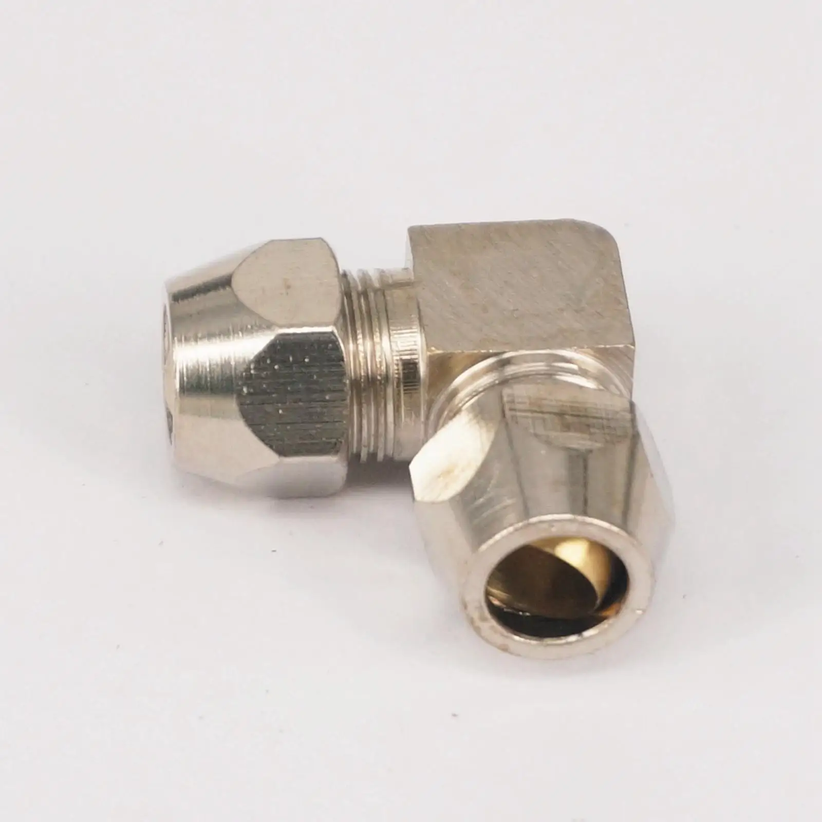 Латунный налокотник подходит для трубки с наружным диаметром 8 мм 2 шт.