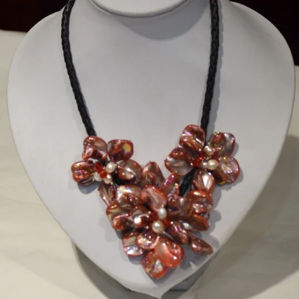 Красное жемчужное ожерелье в виде цветка с тканым кожаным кристаллом