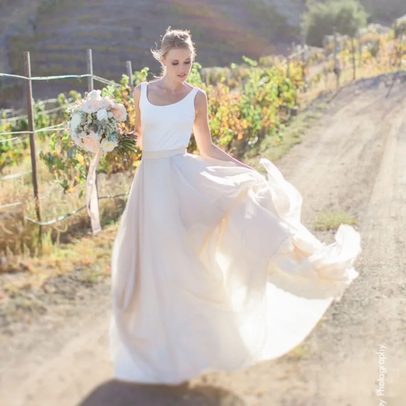 Женская шифоновая плиссированная юбка длинная бежевого цвета в пол для невесты