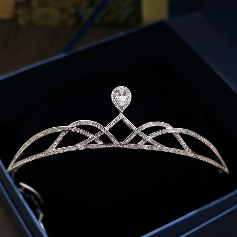 Женская диадема с фианитами свадебная инкрустацией из фианита украшение для