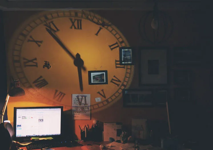 LED Аналоговый Проекция Настенные Часы Холодный Свет Луча Виртуальный Тень