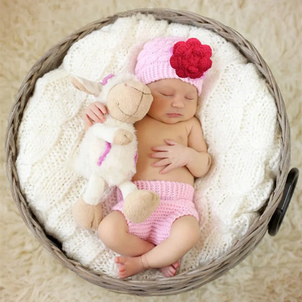 Розовый костюм с большими цветами милые вязаные шапки и шорты для девочек