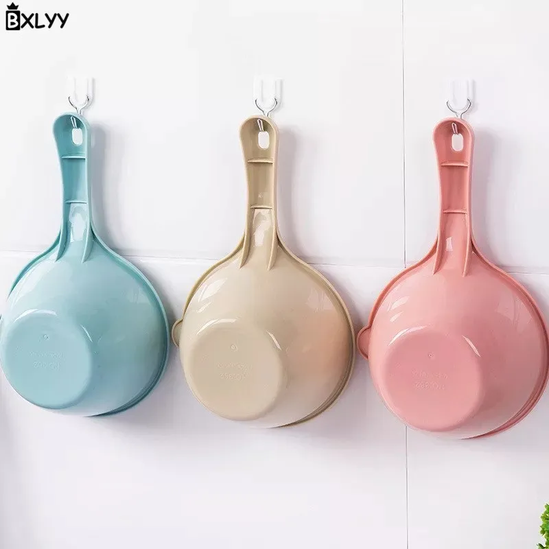 random 1pc Bxlyy бытовой Пластик ложки с длинной ручкой, совок можно повесить Кухня Пособия по кулинарии воды ложка для грудничков, душевые водно ложка Кухня Accessories.7z - Цвет: random 1pc