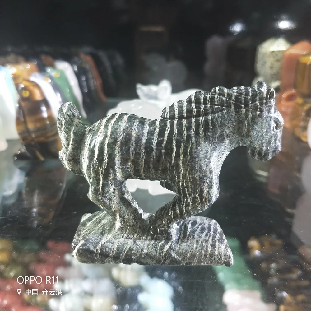 Натуральный Кристальный камень Радужная лошадь флюори скульптура офис дома