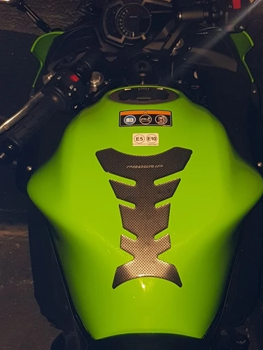 

Motorcycle Sticker Gas Fuel Oil Tank Pad Protector Decal For SUZUKI GSX-R 600/750/1000/1300 Hayabusa GSR600/750 B-King TL1000R/S
