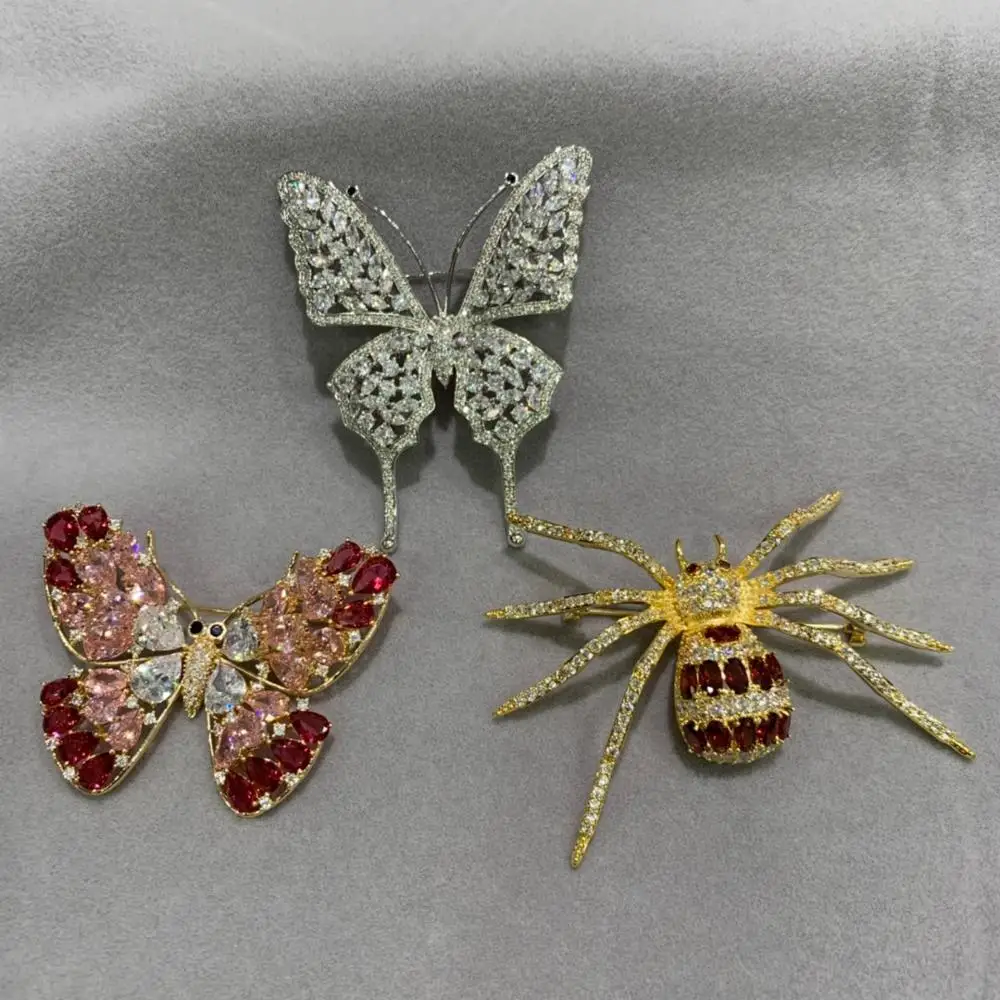 Брошь в виде насекомого бабочки паука брошь из меди белого и розового цвета с