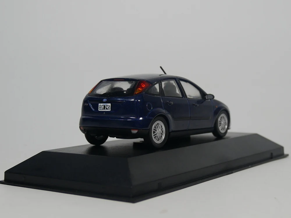 Ixo 1:43 Ford GLX 1998 литой модельный автомобиль