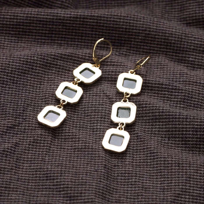 Антикварные ювелирные изделия золотого цвета инкрустированные кристаллами