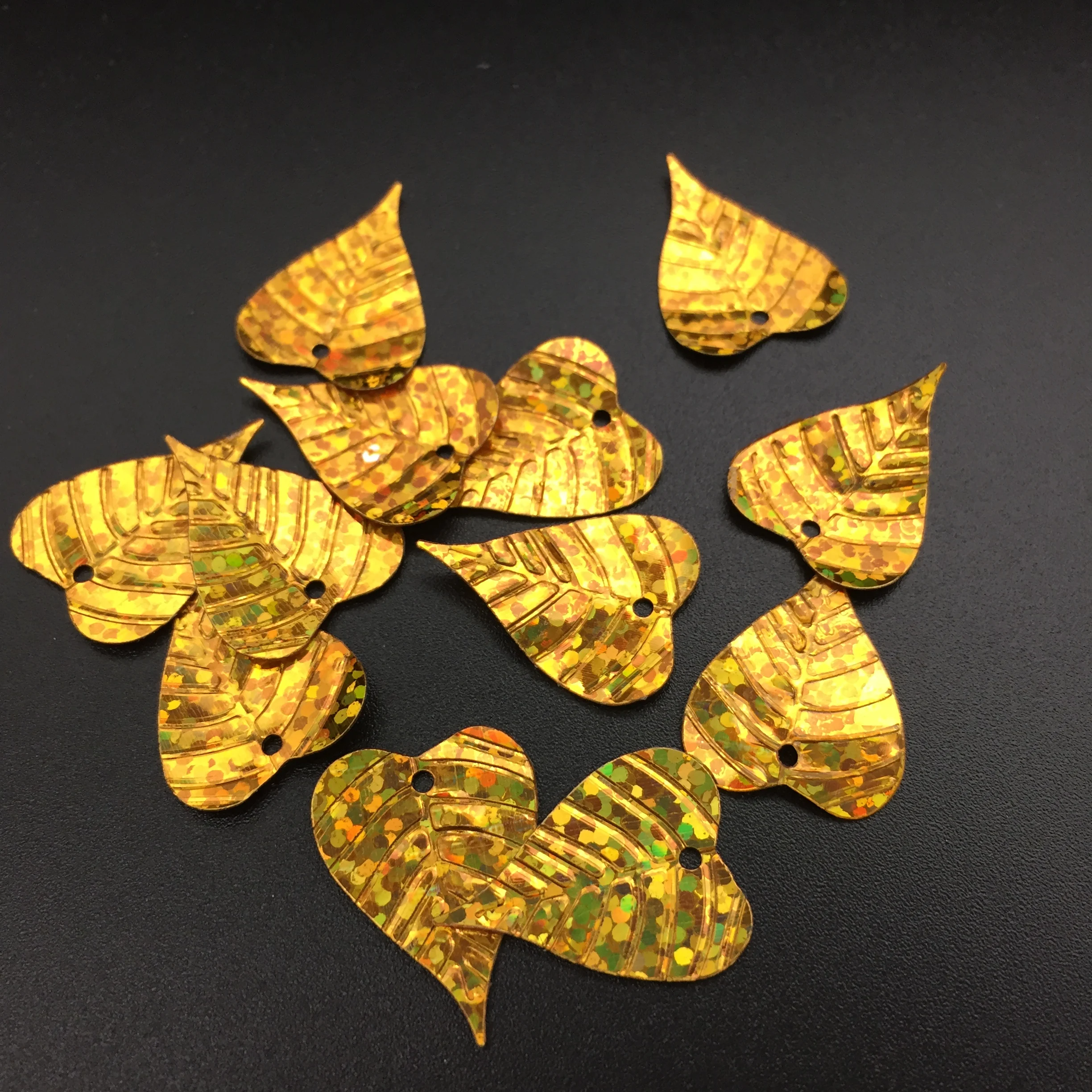 

50 г/лот ПВХ лист блестки 15*20 мм шитье DIY рождественские аксессуары для рукоделия листья с 1 боковым отверстием лазерное золото