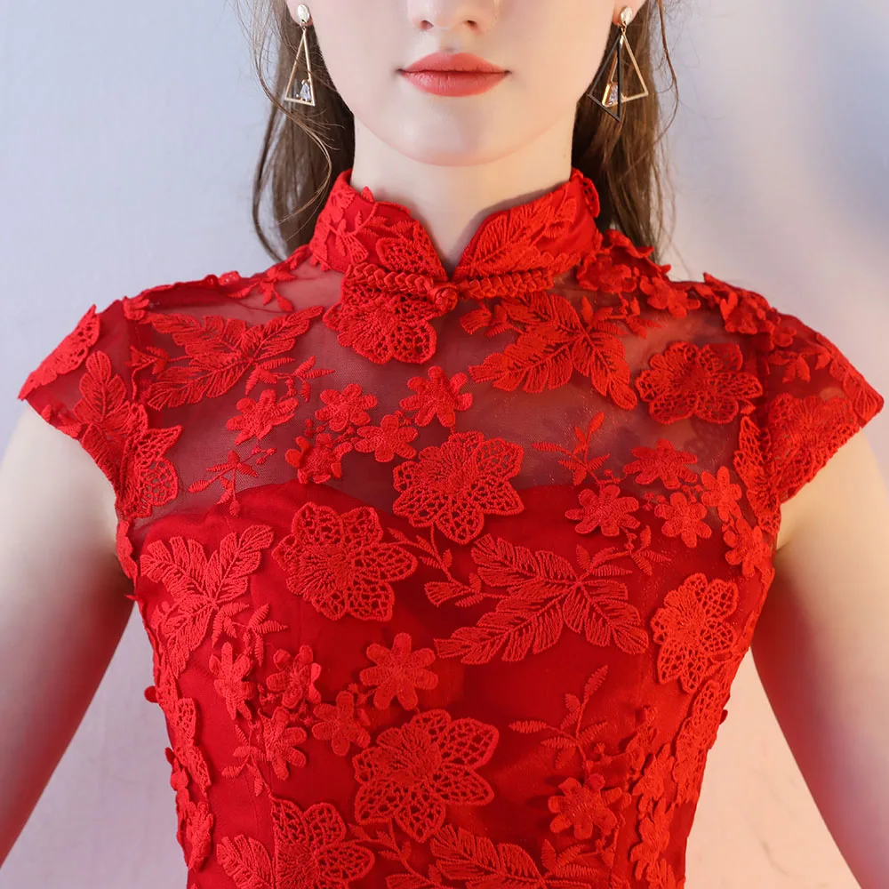 Женское вечернее платье красное кружевное с высоким воротом коротким спереди