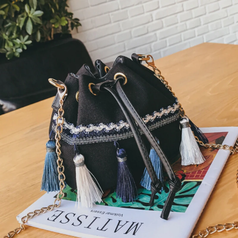 Женские летние сумки на плечо с застежкой шнуровкой металлическими цепочками