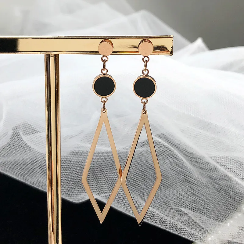 

European and American titanium steel earrings with rose gold earrings a simple geometric earrings