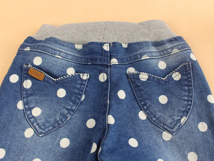 Бесплатная доставка джинсы для маленьких девочек на осень и весну обтягивающие