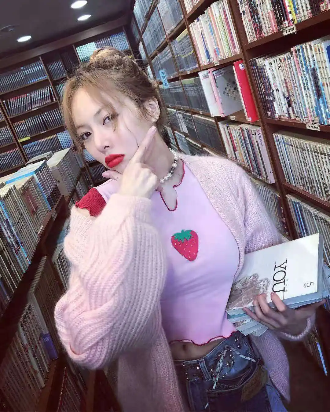 Kim Hyun A Kpop/Корейская мода хлопковая короткая розовая футболка с рисунком клубники