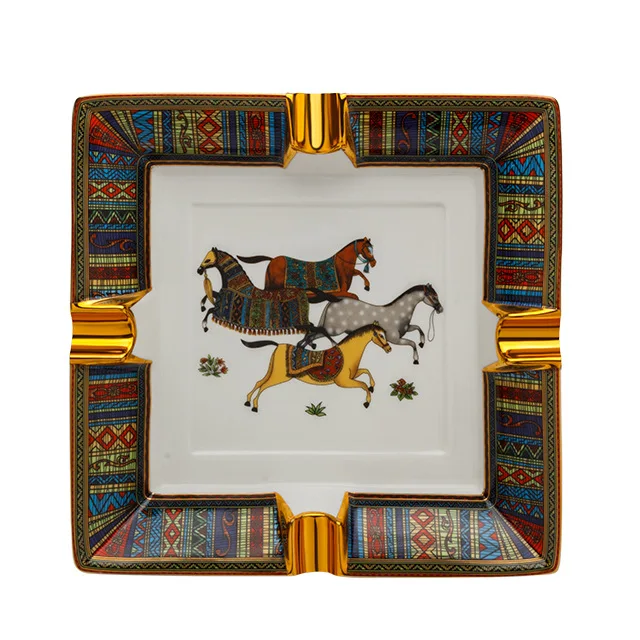 

Creativity Of Cigar Fittings European-style Painted Gold Pottery Household Desktop Cigar Ashtray