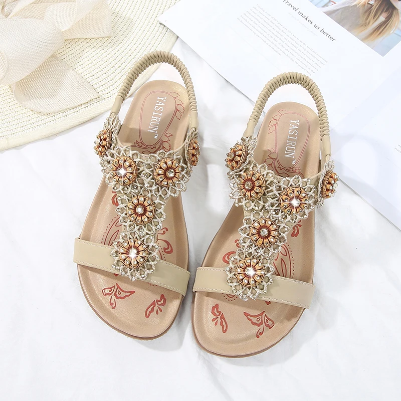 Женские сандалии на плоской подошве украшенные стразами в богемном стиле летние