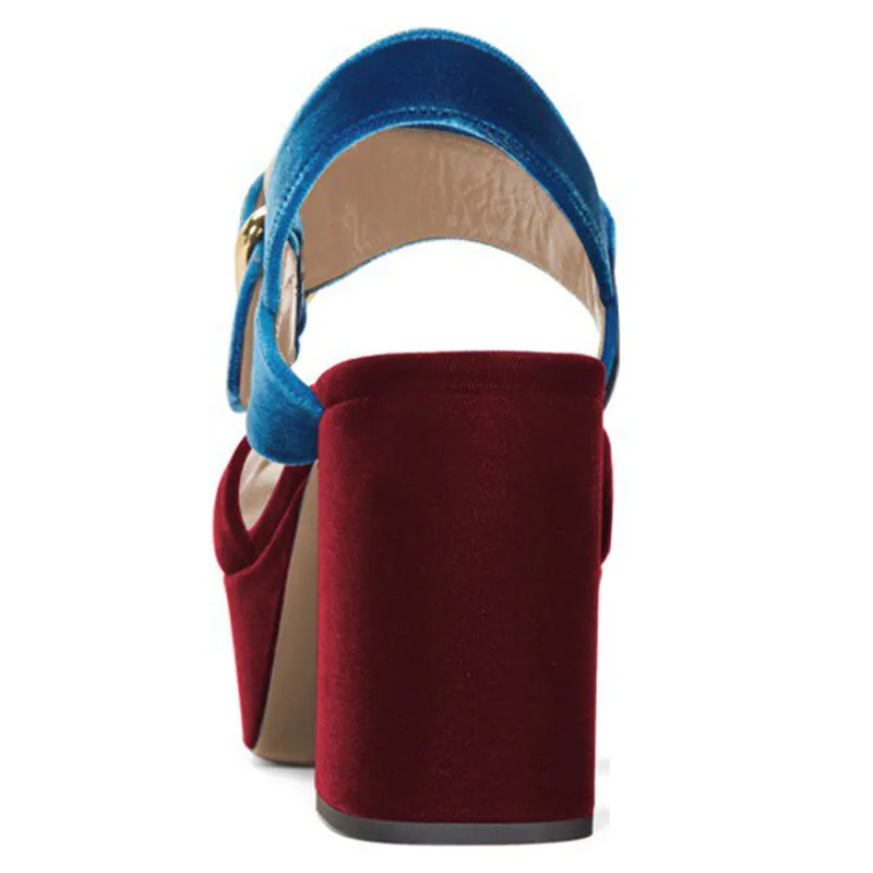 Синие и алые красные туфли на квадратном каблуке летние привлекательные