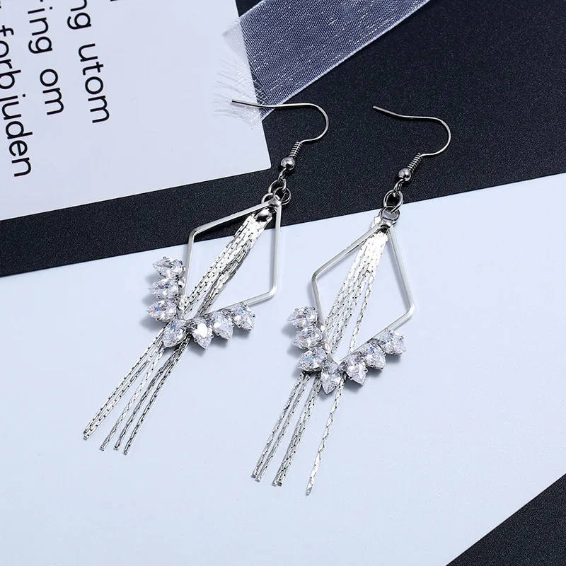 

2019 Fashion Gold Silver Exaggerated Tassel Earrings Five Lines Long Drop Water Design Women Pearl Rhinestone Earing Jewelrys