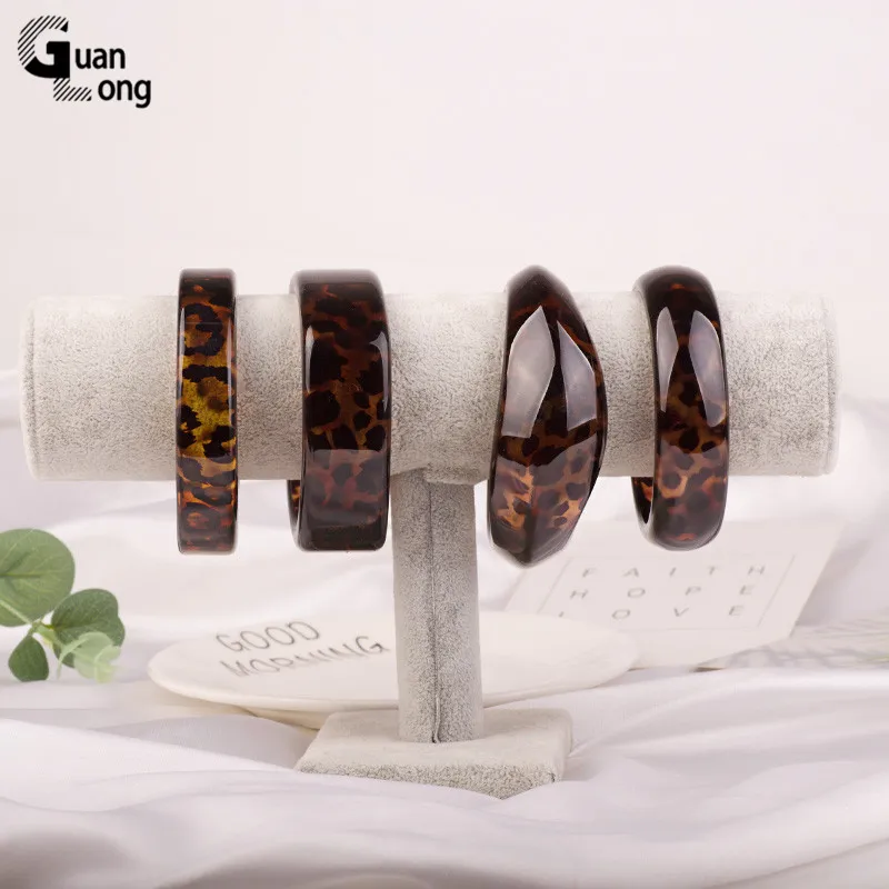 

Guanlong Vintage Fashion Resin Cuff Bracelets Bangles for Women Leopard Print Acrylic Wide Geometric Bracelets Charm Jewelry