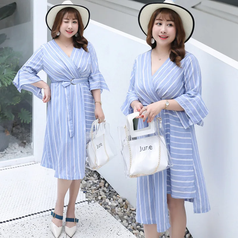 Женское асимметричное платье в полоску элегантное офисное с рукавом три