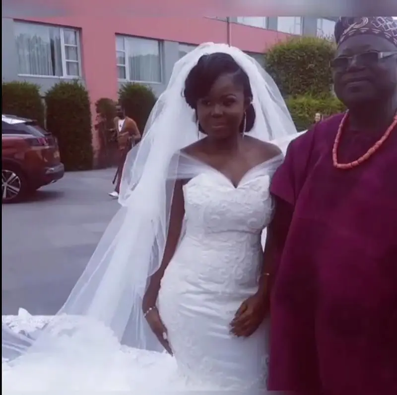 Свадебные платья больших размеров в африканском стиле с открытыми плечами