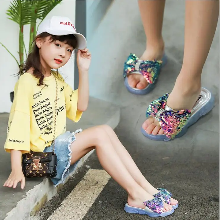 Тапочки для маленьких девочек коллекция 2019 года летние шлепанцы с цветочным