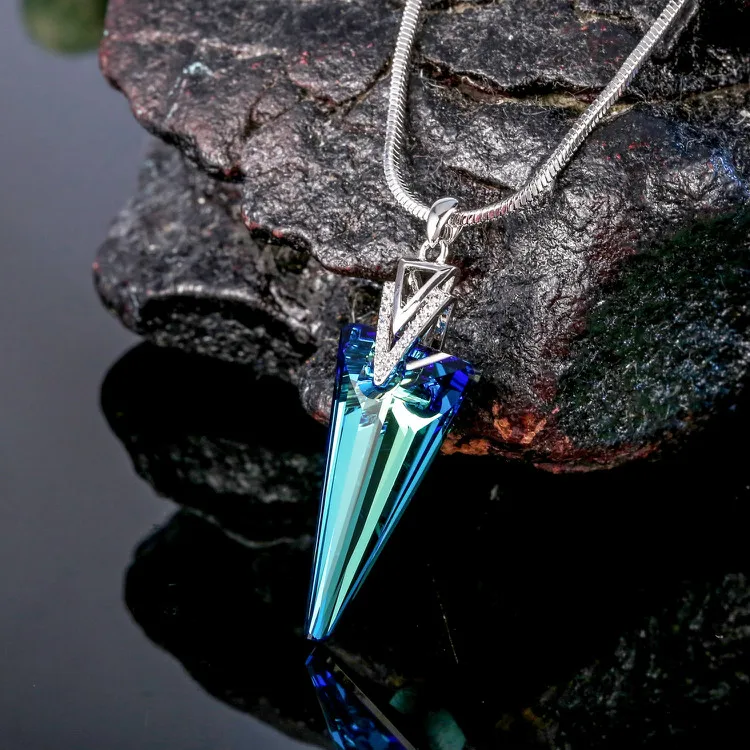 Warme Farben Кристалл от Swarovski треугольный кристалл кулон ожерелье со змеиной цепочкой хорошее ювелирное изделие подарок для леди ожерелье