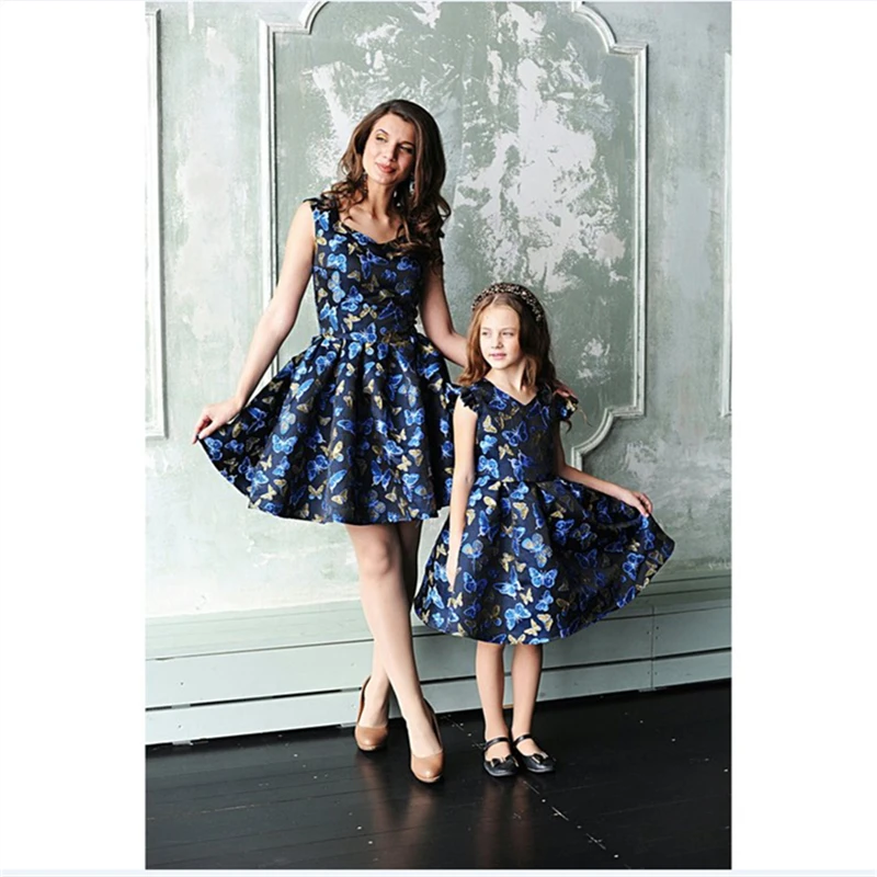 Платье с принтом бабочки для мамы и дочки на лето одинаковые платья семьи модное