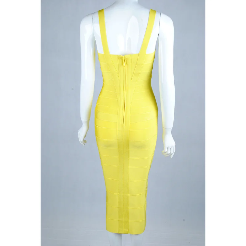 Женское облегающее платье миди белое из вискозы на тонких бретельках вечернее