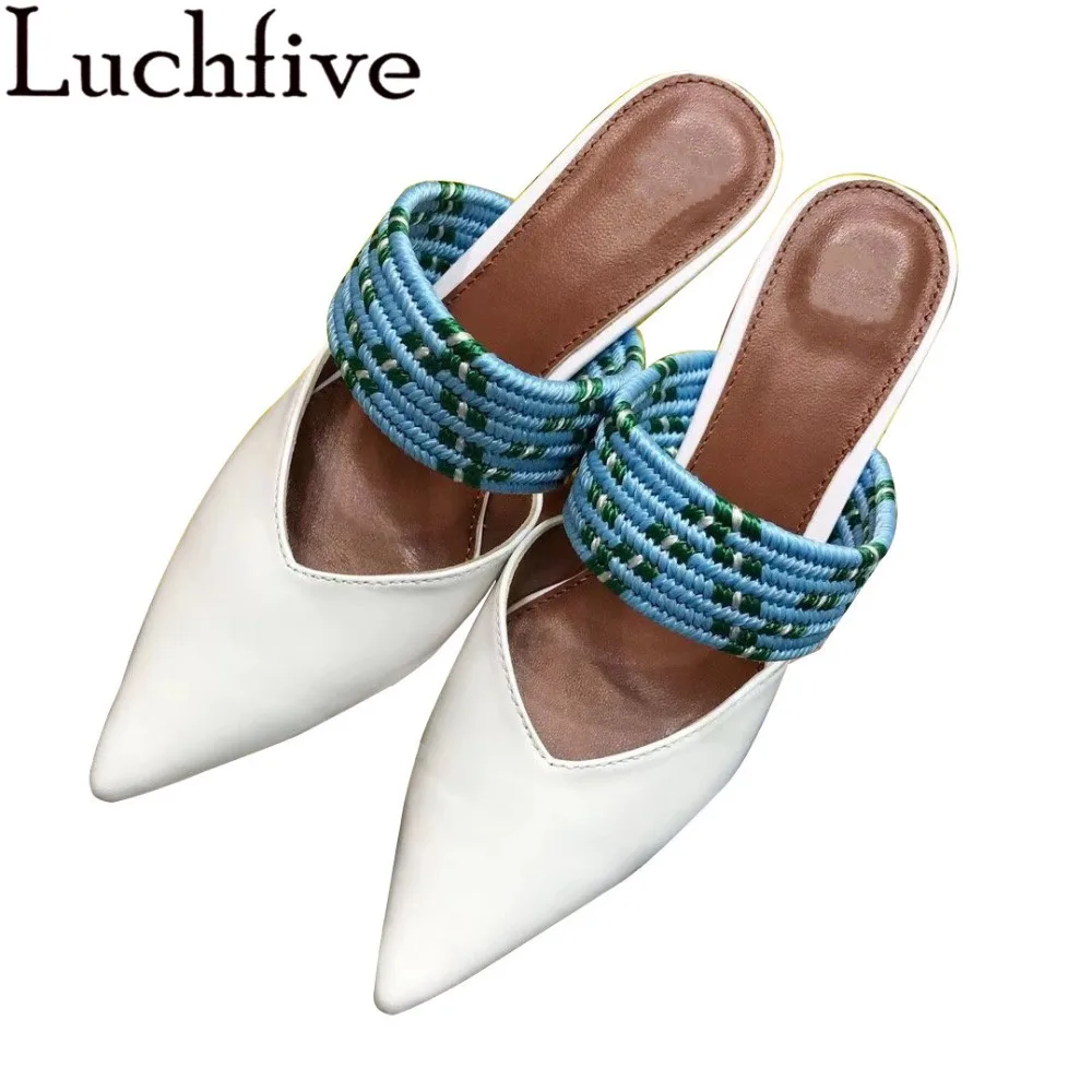 Соблазнительные женские шлепанцы с узким ремешком и острым носком Цвет золотой