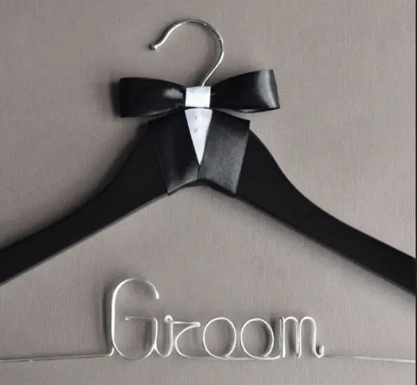 1pcs Black Hanger Вешалка для свадебного жениха и невесты, вешалка для свадебного платья, деревянная вешалка. бант и вешалка для галстуков, подарок для жениха и невесты, подарок на свадьбу - Цвет: 1pcs Black Hanger