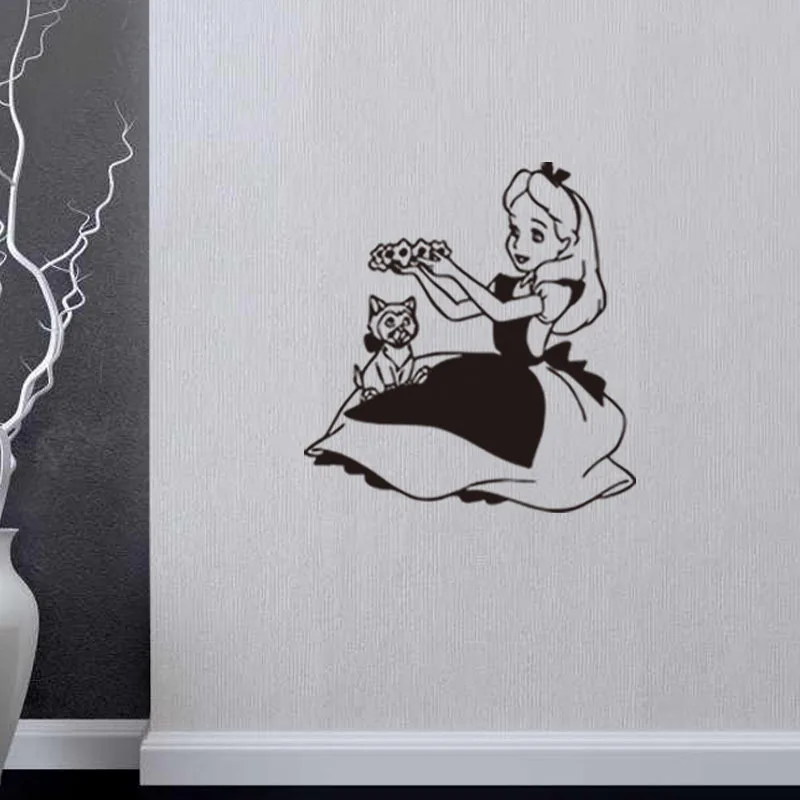 Виниловая наклейка на стену с изображением Белоснежки и маленькой кошки декор